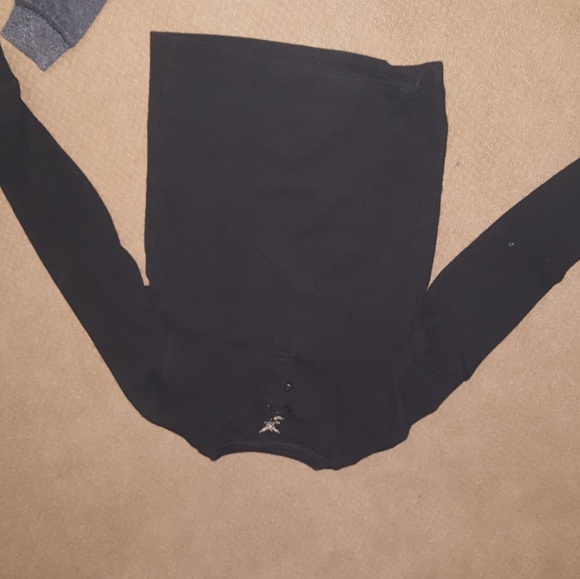 ¤ Henley ¤ - Picture 7 of 7